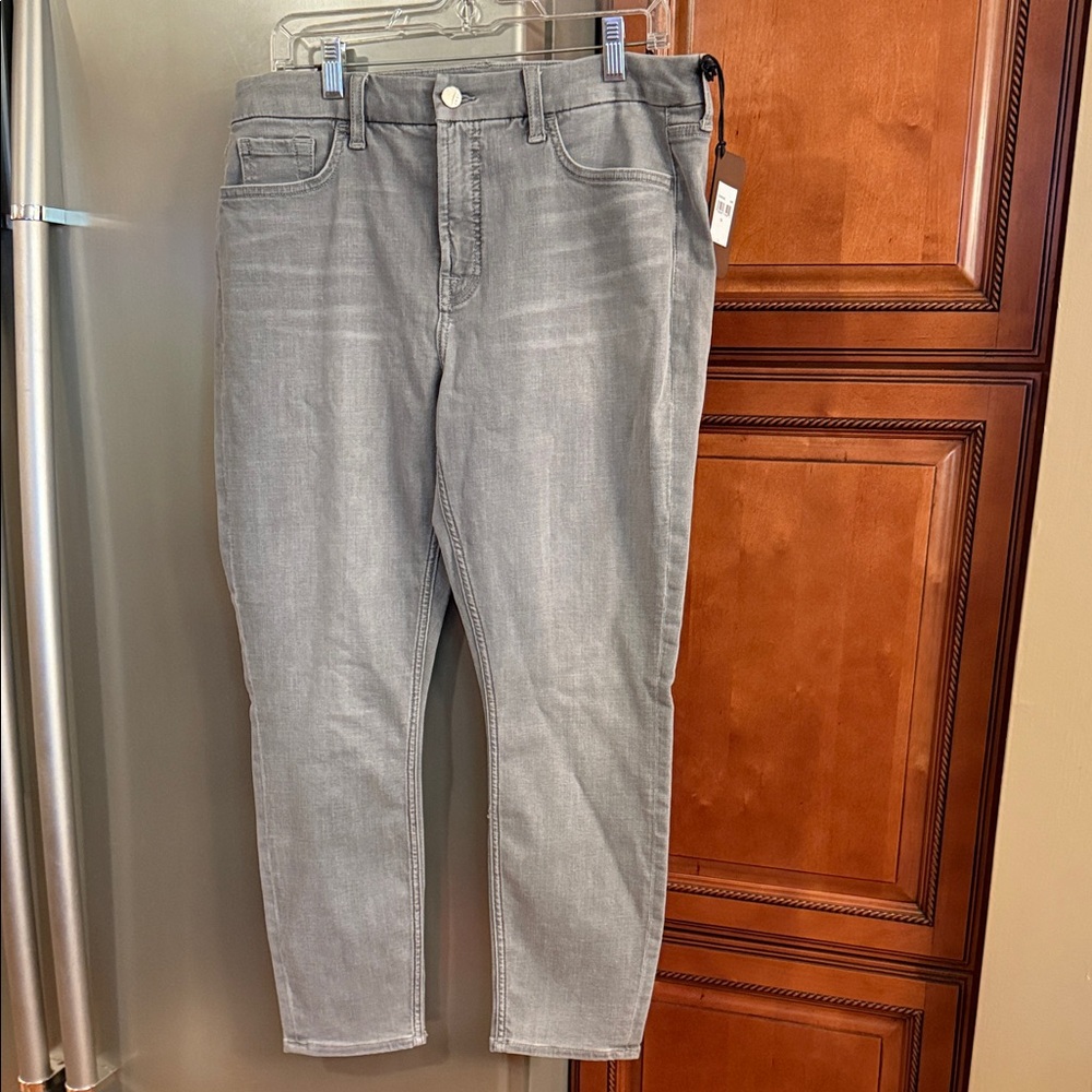 Chic Women's Slim Fit Jeans in Gray